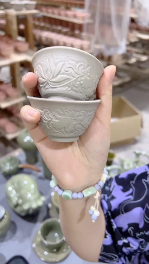 耀州窑素烧莲纹小杯一对