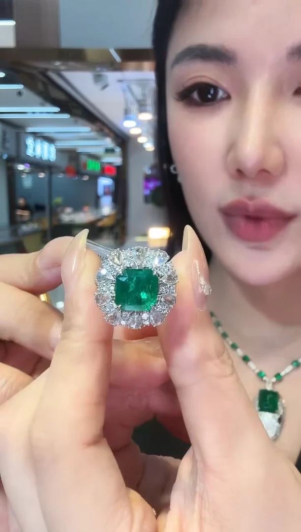 铂Pt950镶嵌戒指祖母绿3.08ct  吉尔德大证