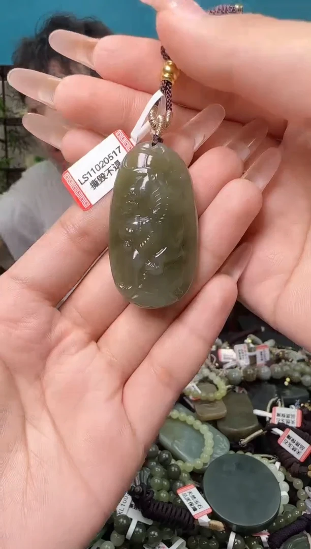 颈饰未镶嵌和田玉多样性发一