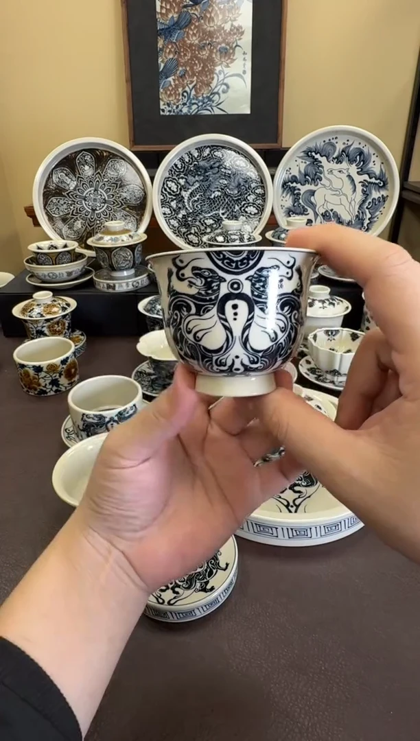 二号釉虎符纹铃铛杯