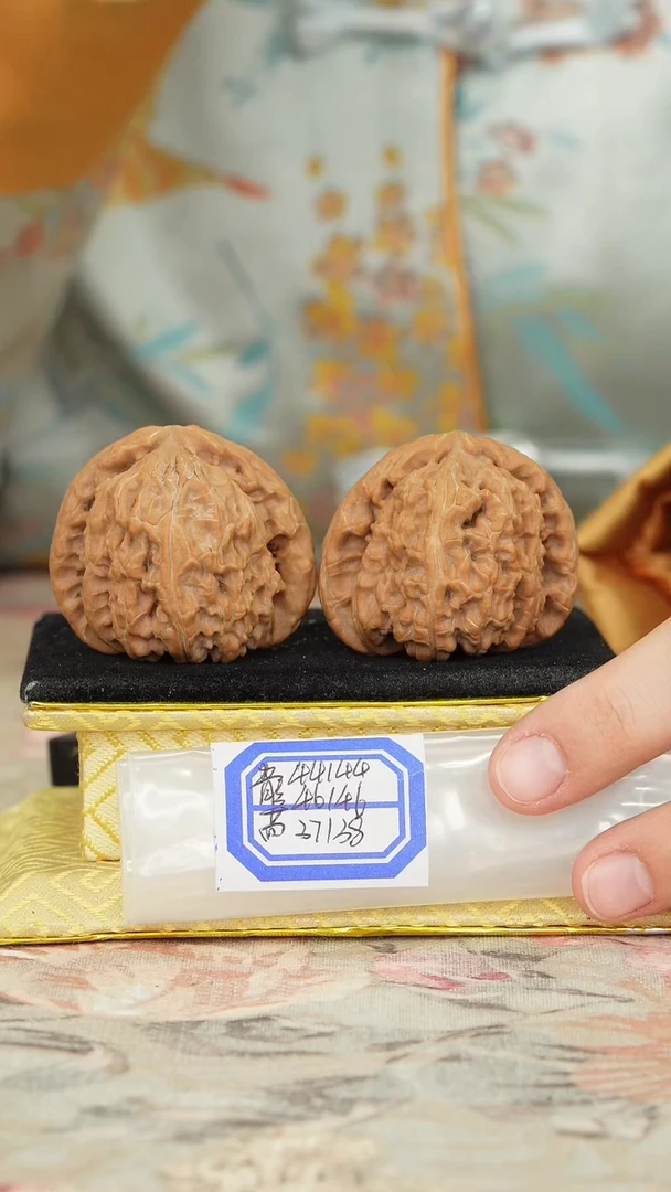 【闪购商品】文玩核桃把件白狮子