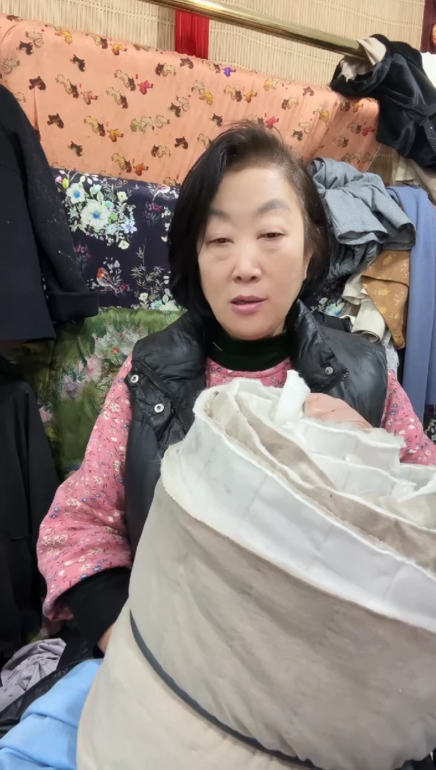 羊毛绗棉碎料杂色小款大小不一10-30公分左右有接头色差