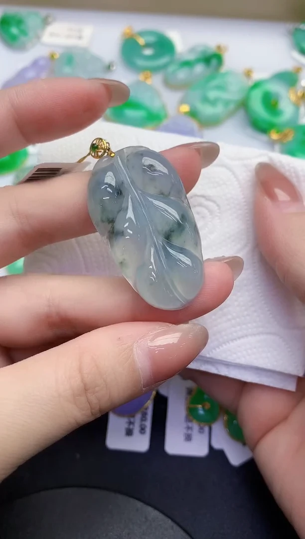 颈饰18K金镶嵌翡翠缅甸天然翡翠A货