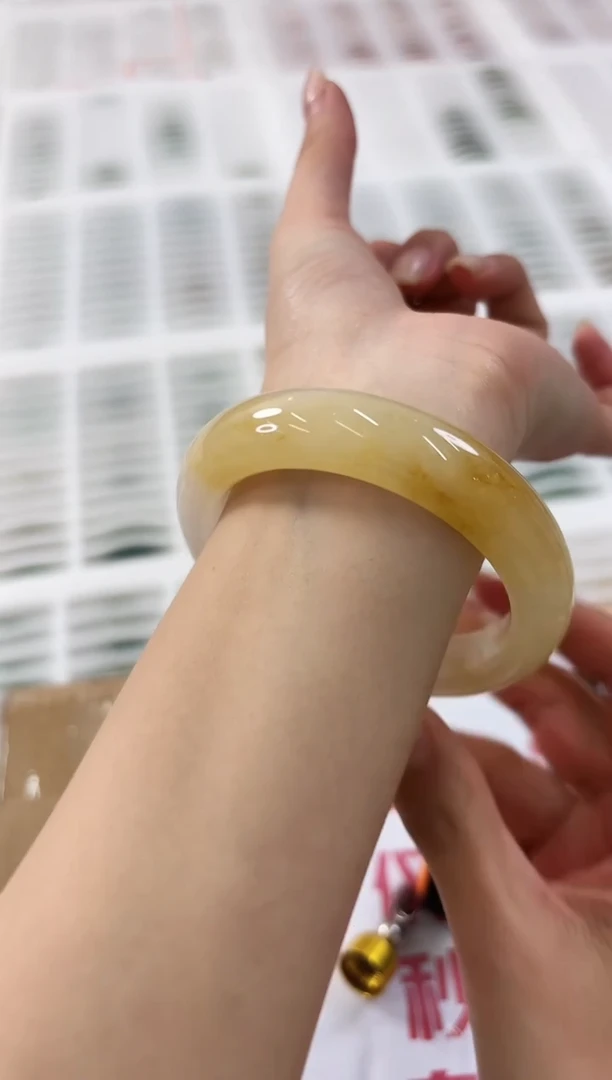 未镶嵌手镯石英质玉147-55HU