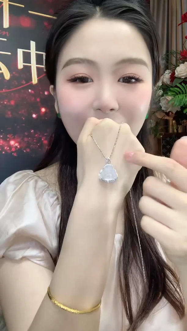 吊坠(不含链)18K金镶嵌翡翠A2多样性发一件