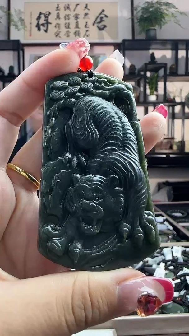 颈饰未镶嵌和田玉闪购虎多样性发其一