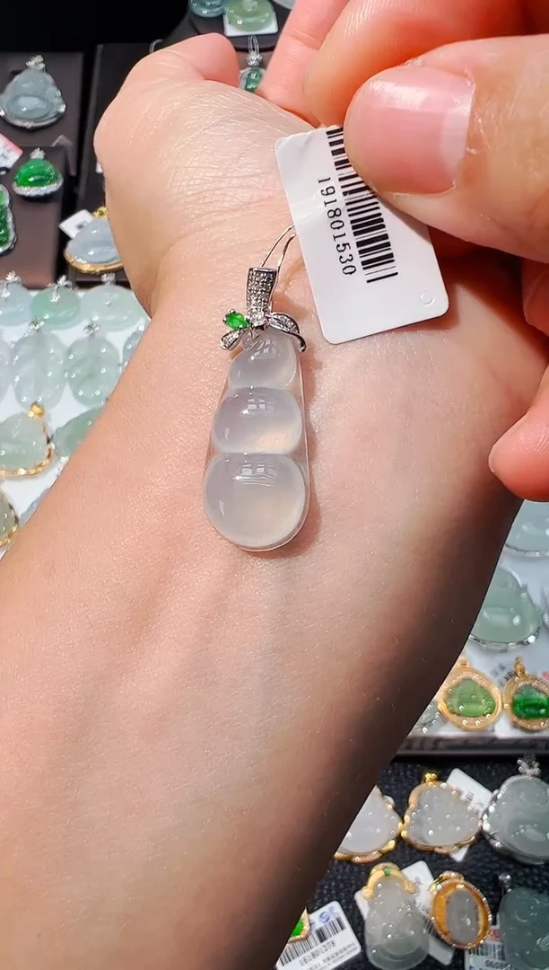 吊坠(不含链)18K金镶嵌翡翠福豆吊坠1530