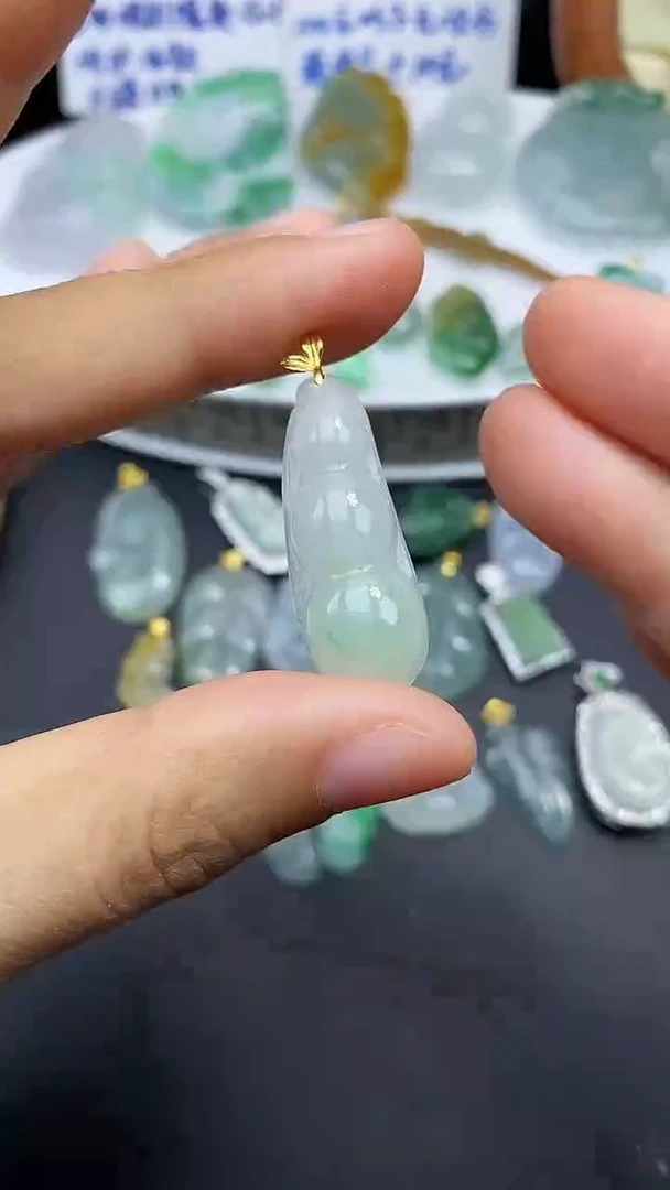 颈饰未镶嵌翡翠吊坠