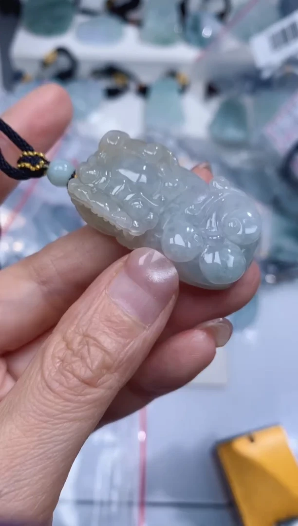 颈饰未镶嵌翡翠吊坠