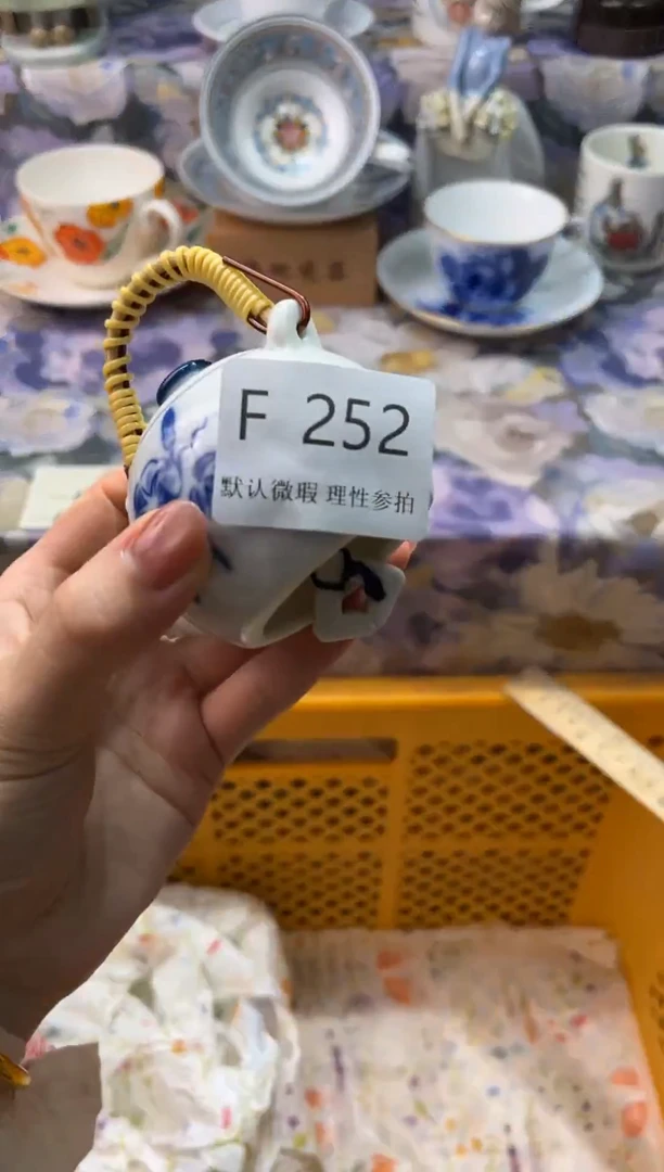 瓷片蓝**纹F        252