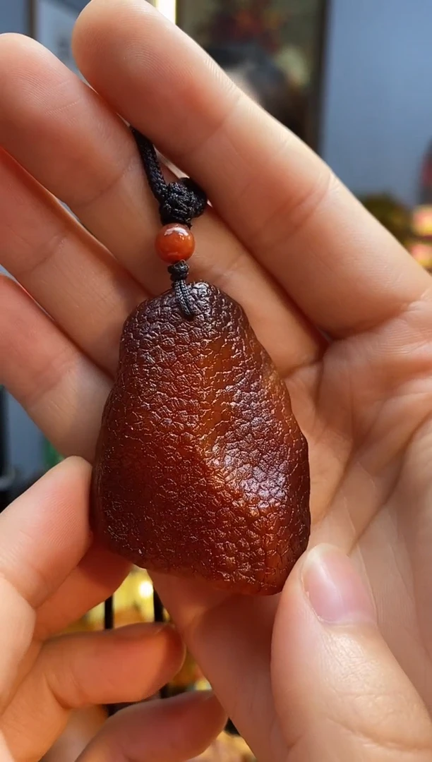 未镶嵌颈饰琥珀吊坠