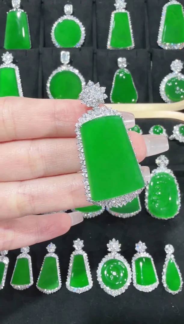 颈饰18K金镶嵌翡翠无事牌天然A货翡翠72h鉴赏期