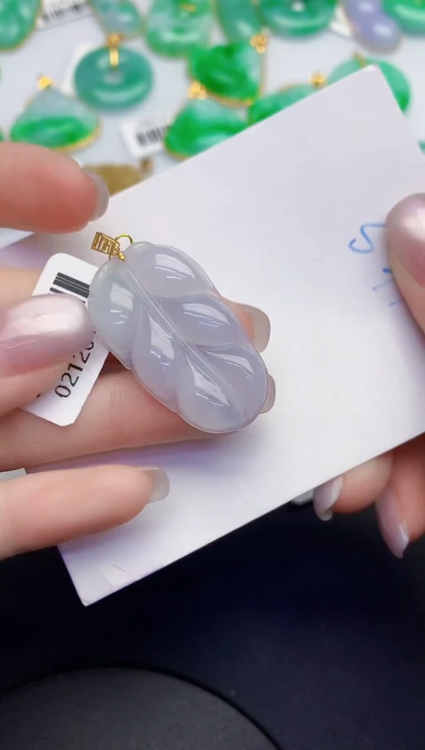 颈饰18K金镶嵌翡翠缅甸天然翡翠A货