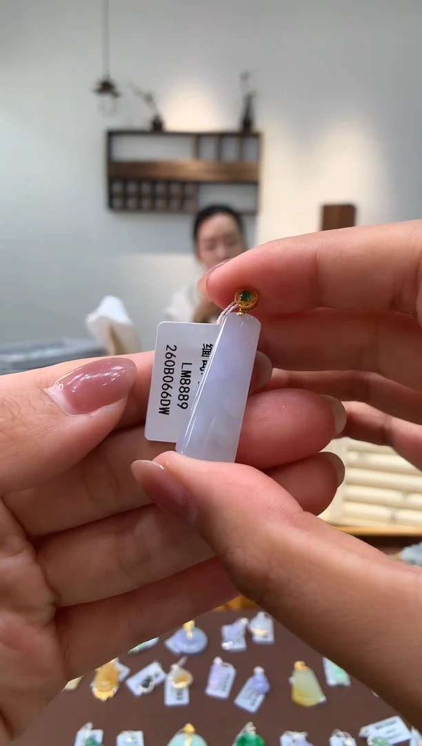 颈饰18K金镶嵌翡翠无事柱