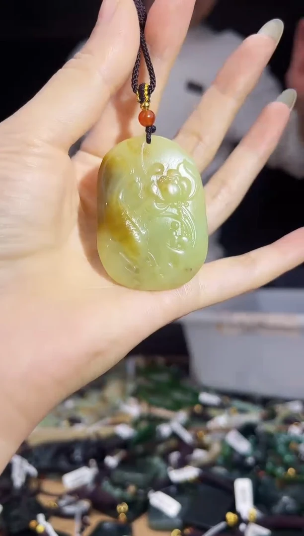 颈饰未镶嵌和田玉1