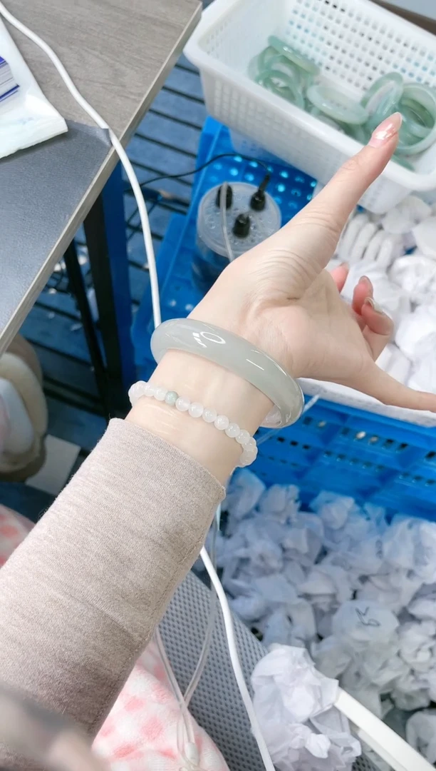 【闪购商品】石英质玉手镯未镶嵌19J150-62