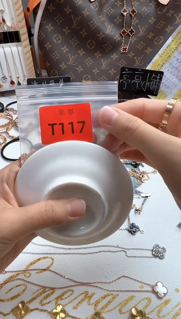 瓷片彧贤聚宝阁彧贤聚宝阁