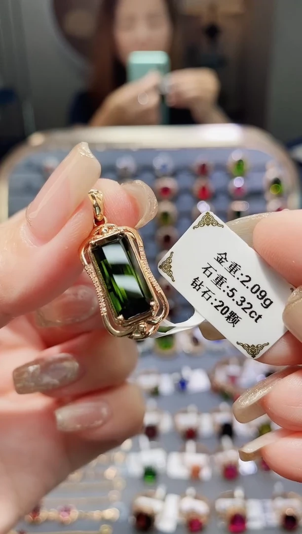 18K金镶嵌颈饰碧玺丽*5.32