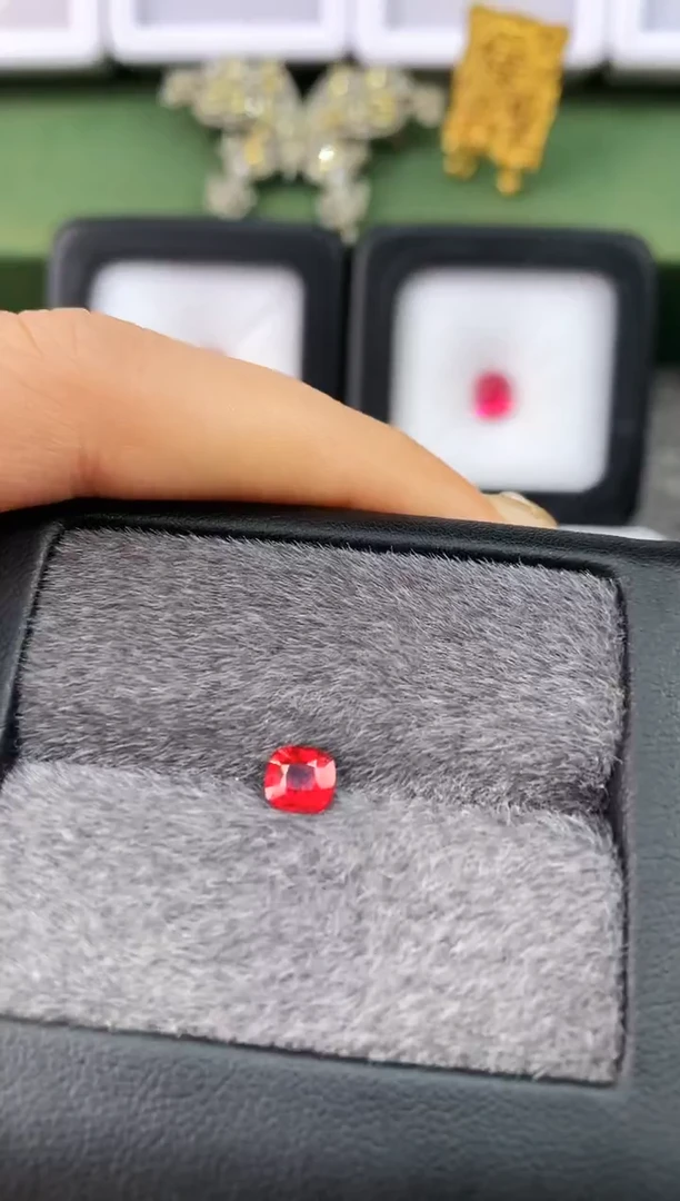 未镶嵌裸石定制尖晶石某*人枕型 绝地 ct