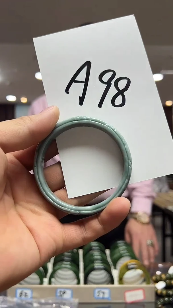 未镶嵌手镯翡翠多样性发货其中发一