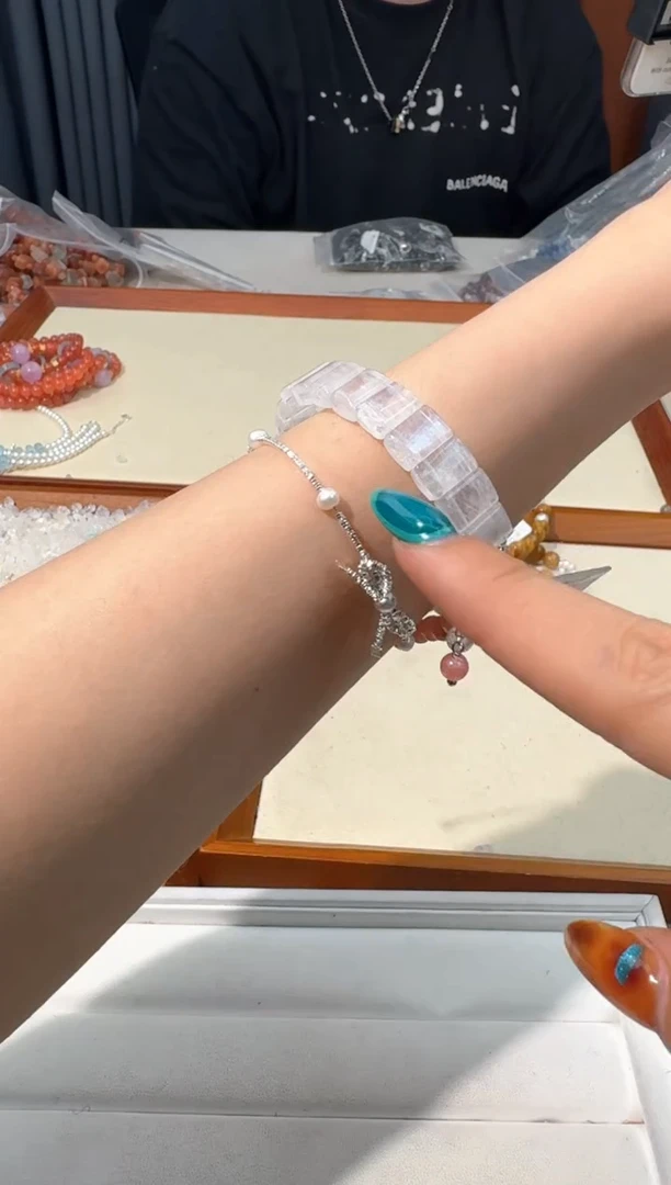 【闪购商品】水晶手链银S925镶嵌A051蓝月手牌设计款