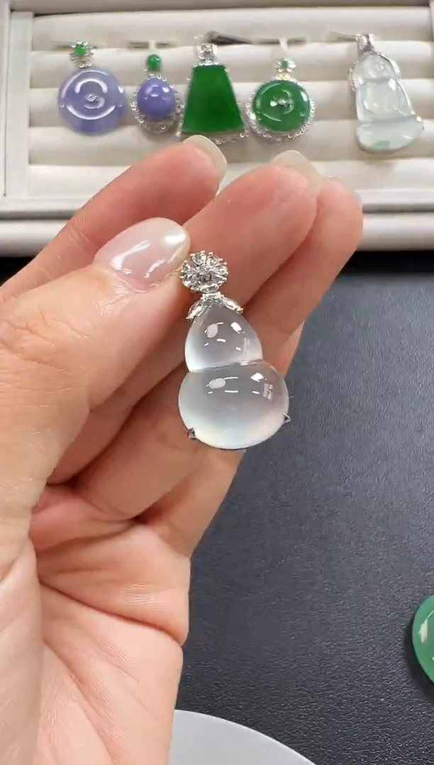 颈饰18K金镶嵌翡翠KHJ1212-019