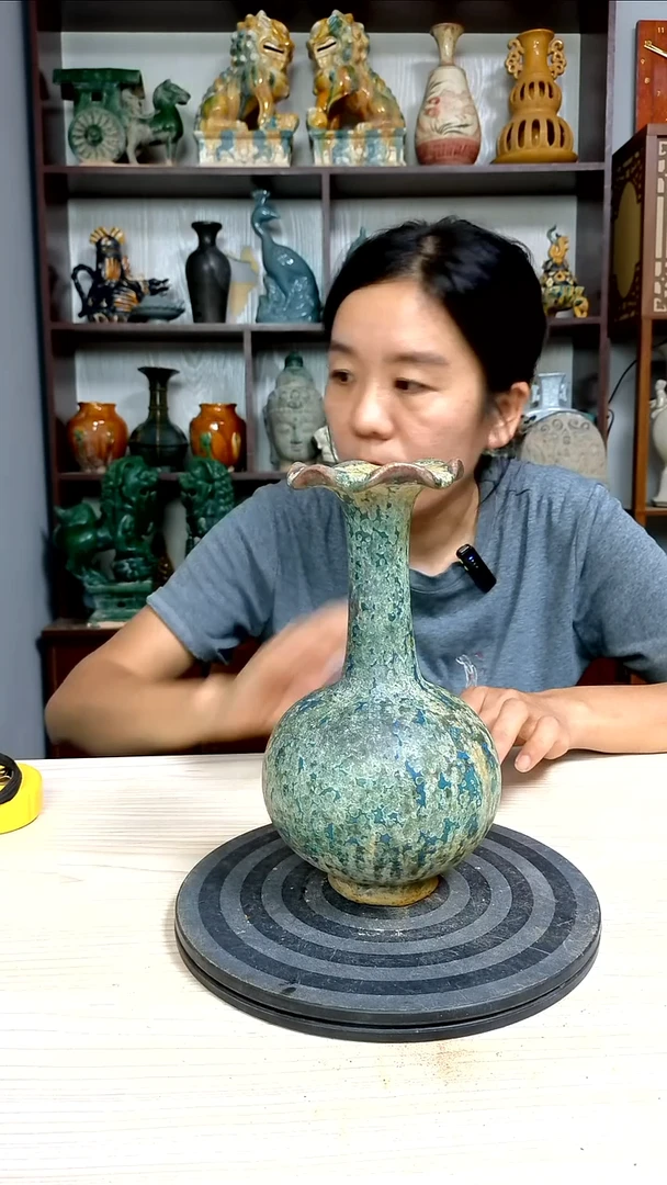 经典用**着精美复古风格瓷器