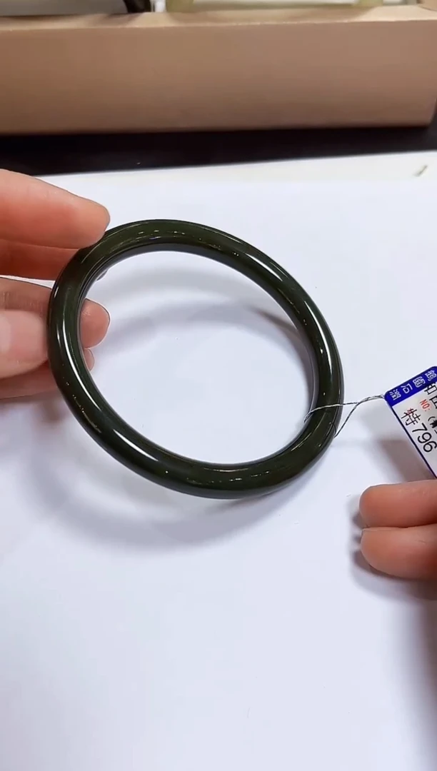 颈饰未镶嵌和田玉62.9手镯