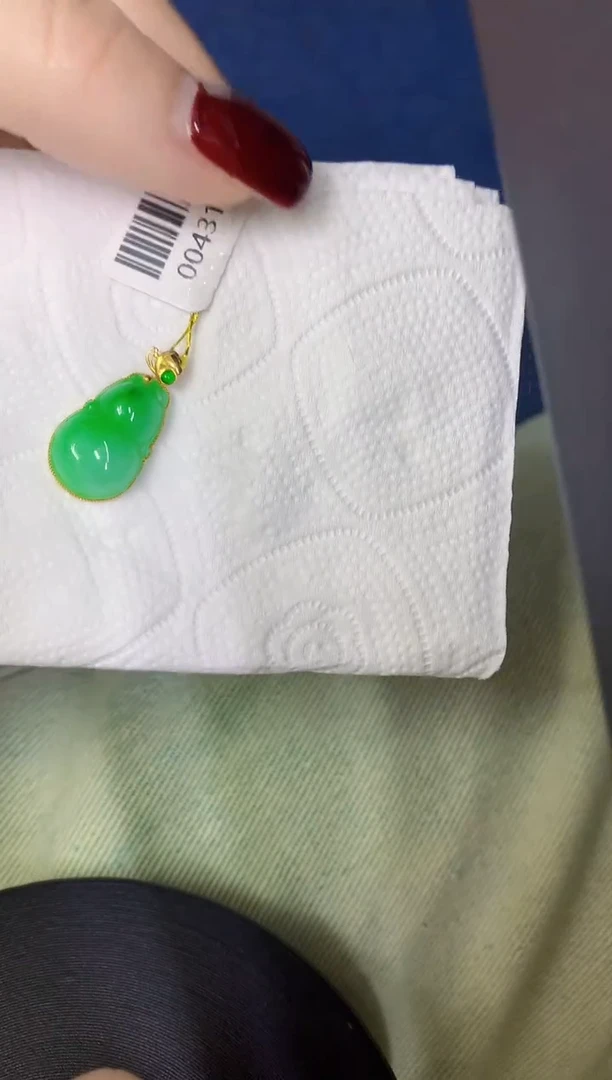 颈饰18K金镶嵌翡翠缅甸天然翡翠A货