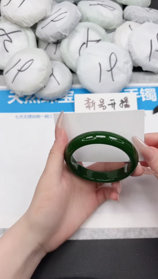 未镶嵌手镯石英质玉76-56