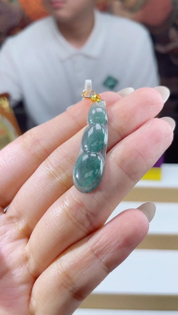 翡翠未镶嵌颈饰多样性发其一挂件