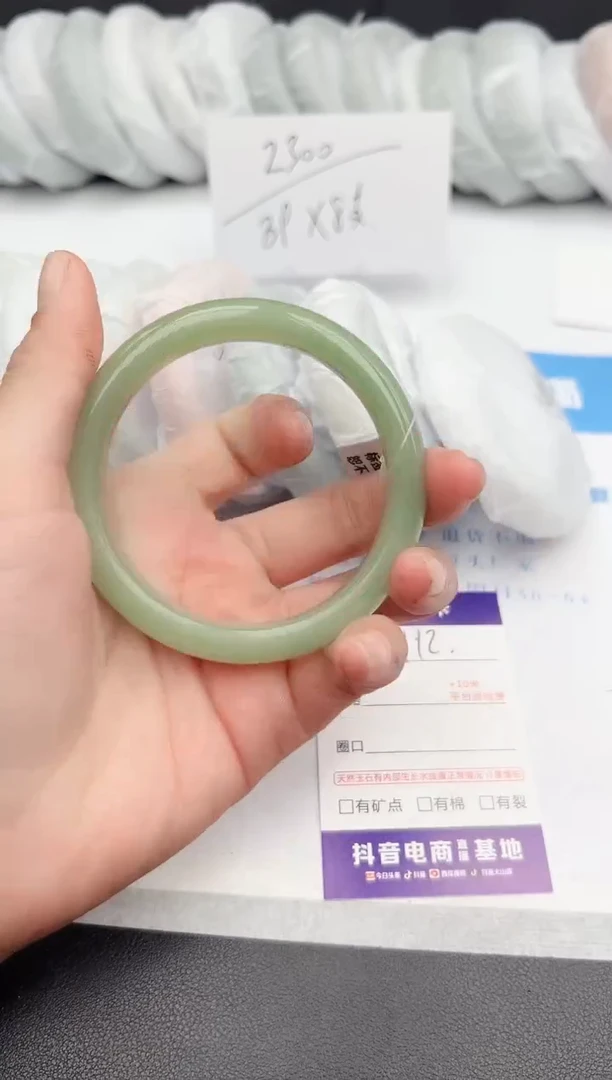 【闪购商品】石英质玉手镯未镶嵌z112-DB61.5