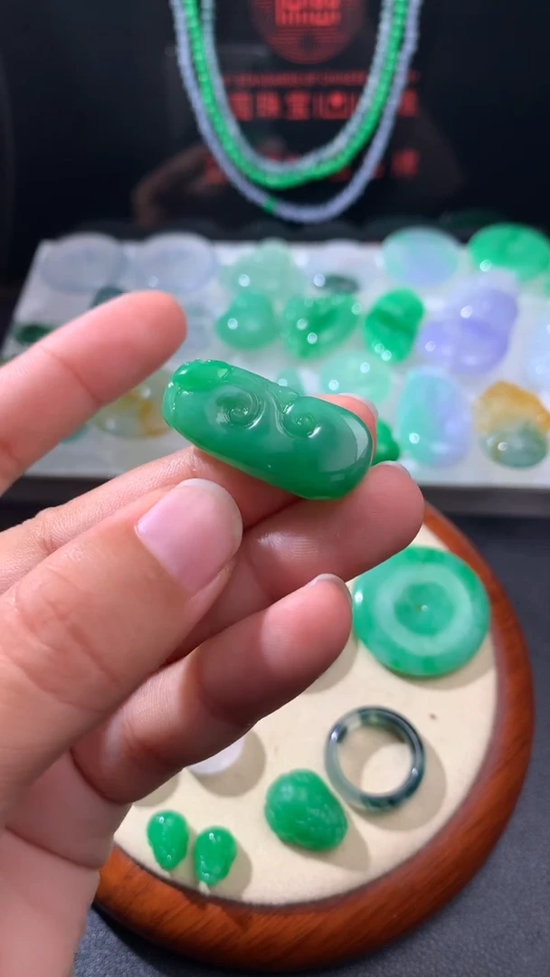 未镶嵌定制翡翠