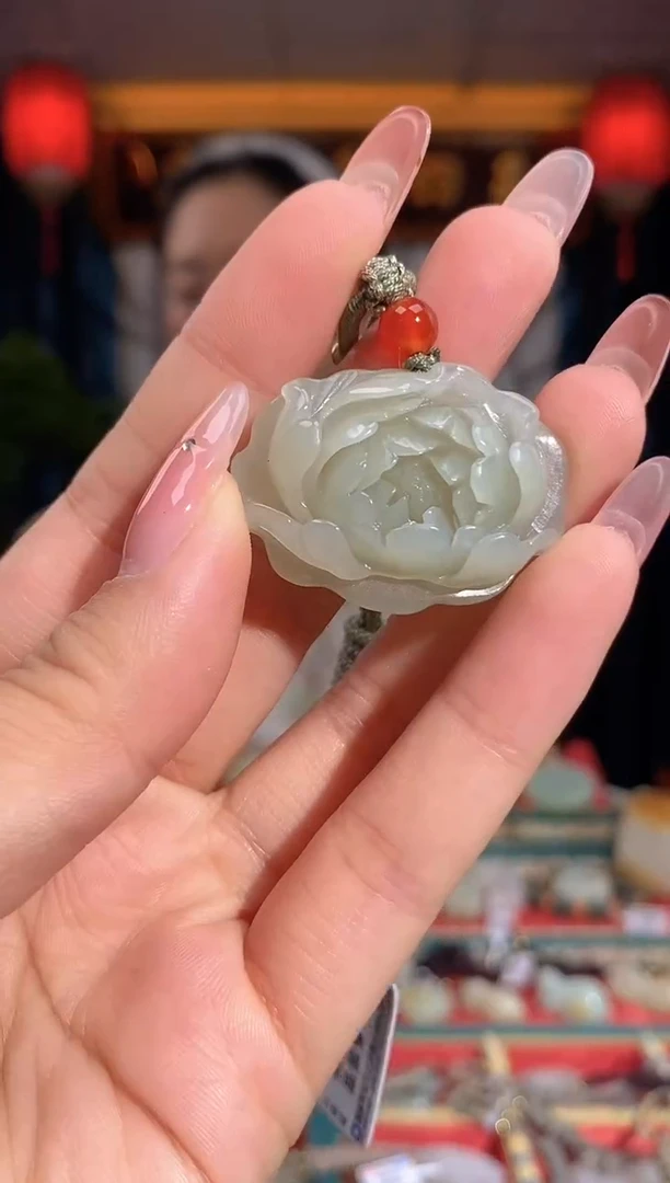 和田玉未镶嵌挂件花花