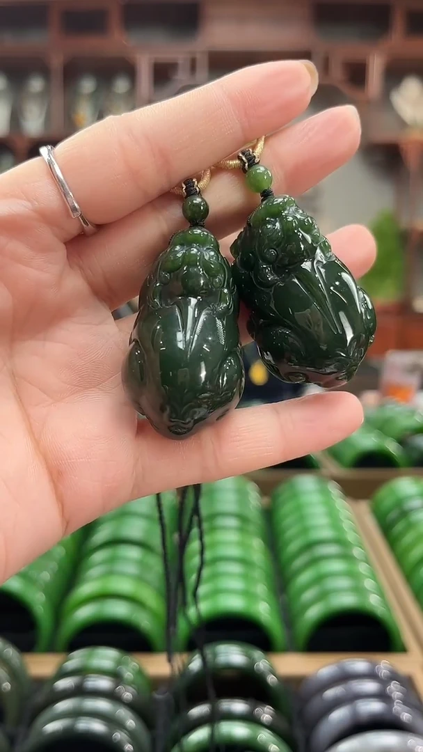 颈饰未镶嵌和田玉貔貅 多样性发一