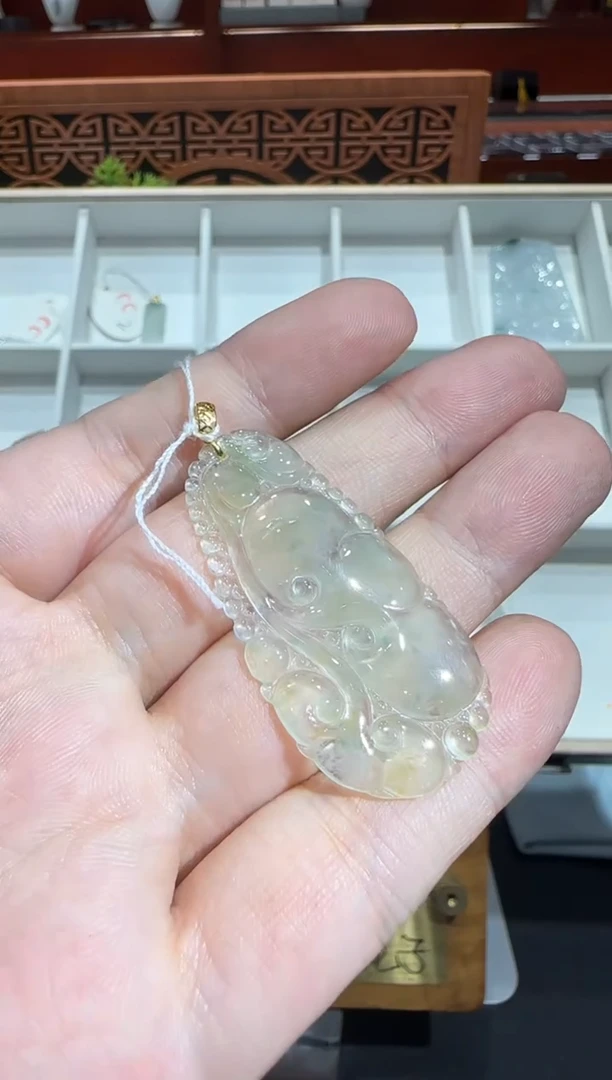 18K金镶嵌挂件翡翠A货翡翠多样性孤品