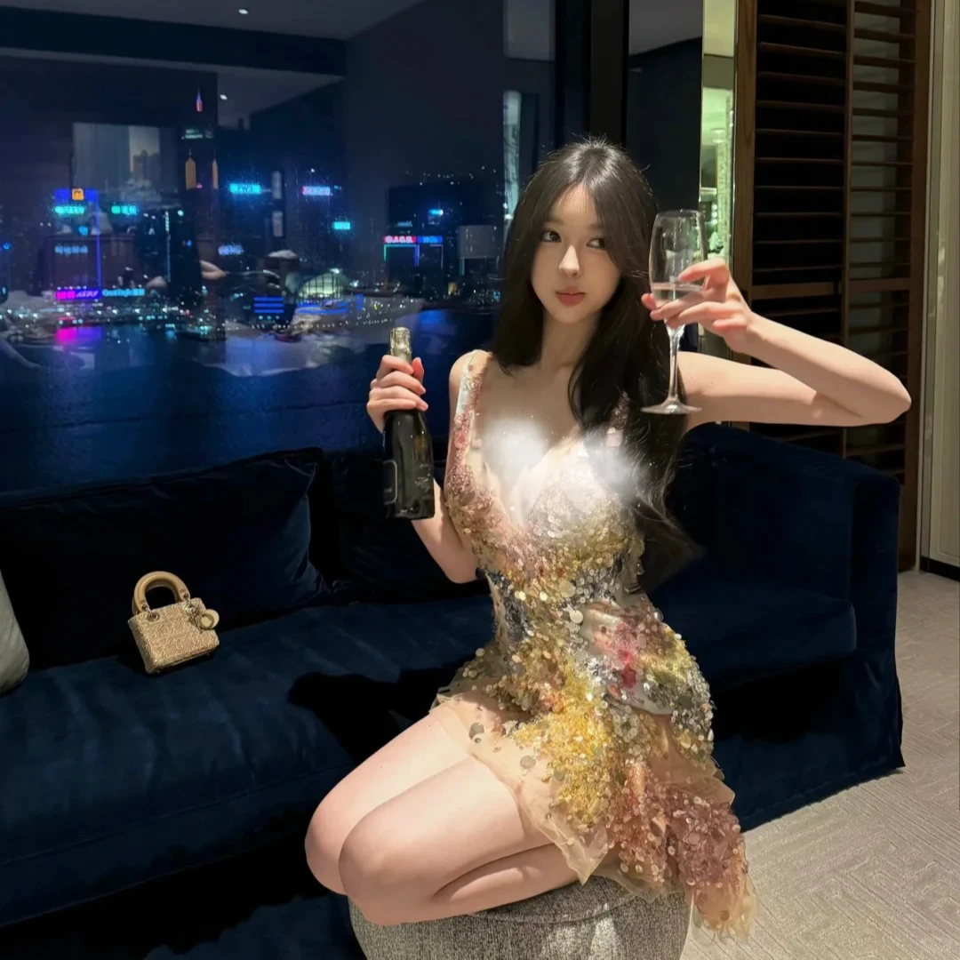 【矜贵千金】2025秋季新款独家定制重工亮片个性独特别致设计连衣裙