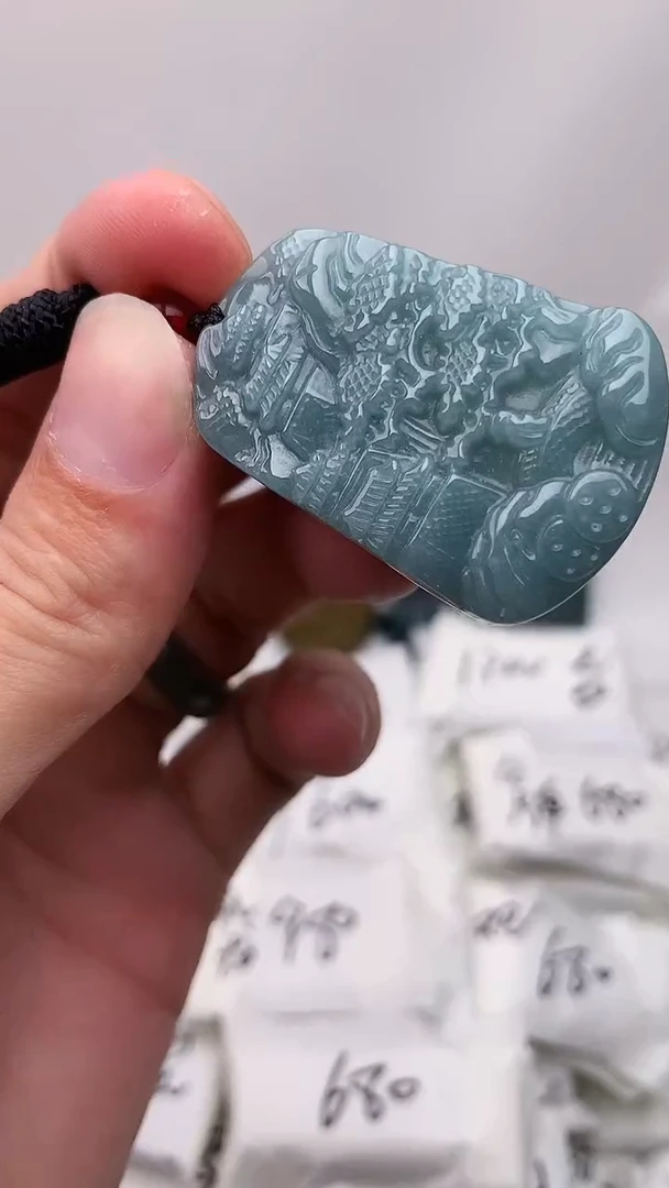 颈饰未镶嵌翡翠山水牌