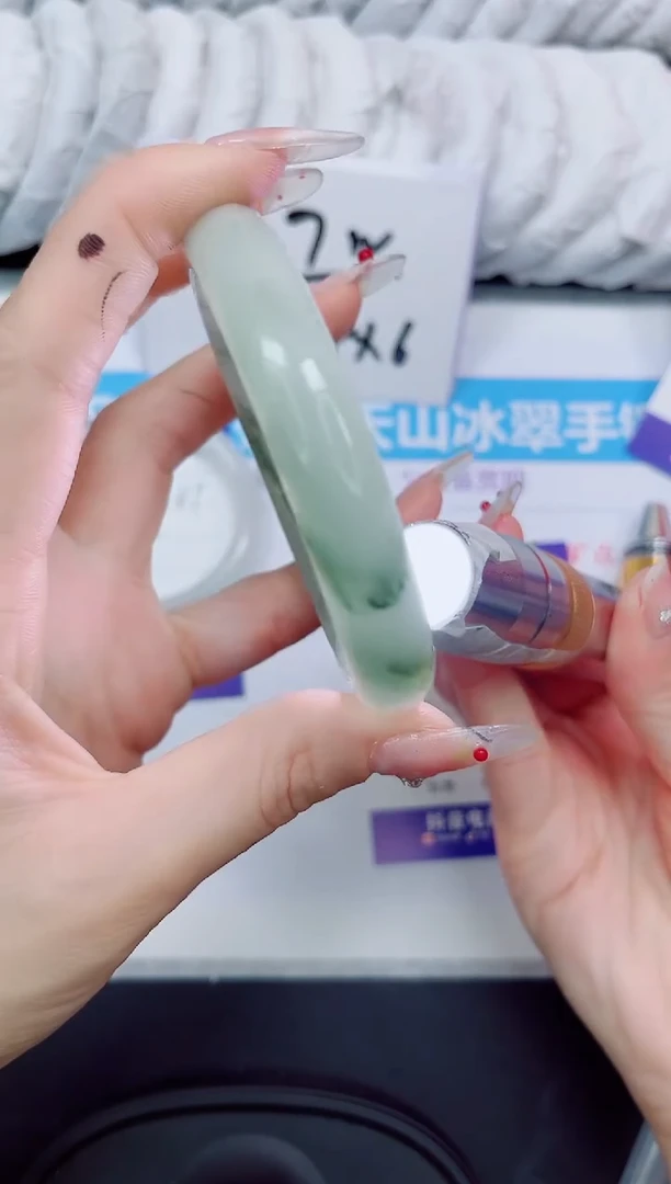 石英质玉手镯未镶嵌128/63