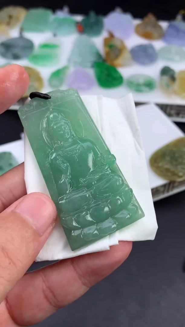 未镶嵌定制翡翠心**己翡翠