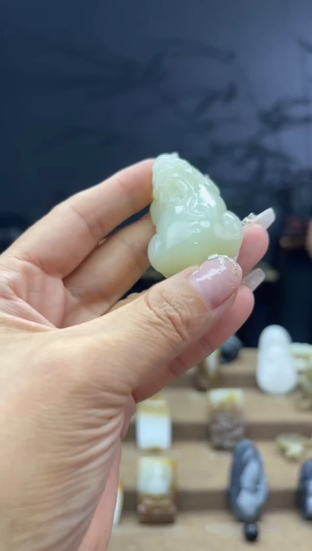 颈饰未镶嵌和田玉1