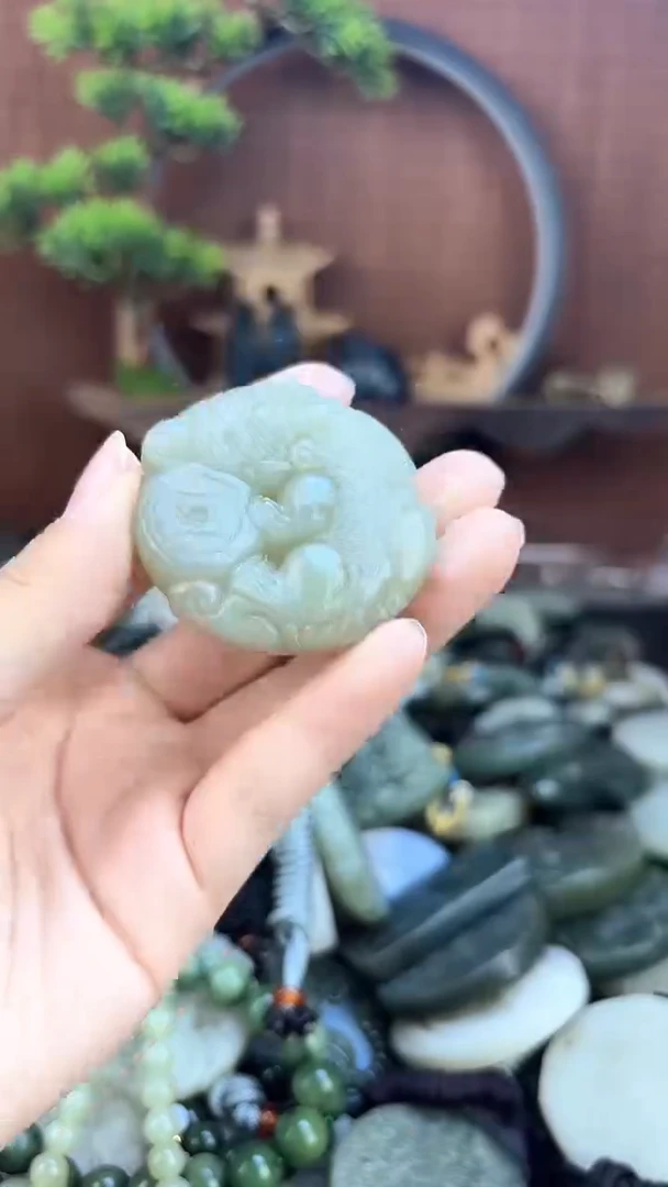 和田玉未镶嵌颈饰1