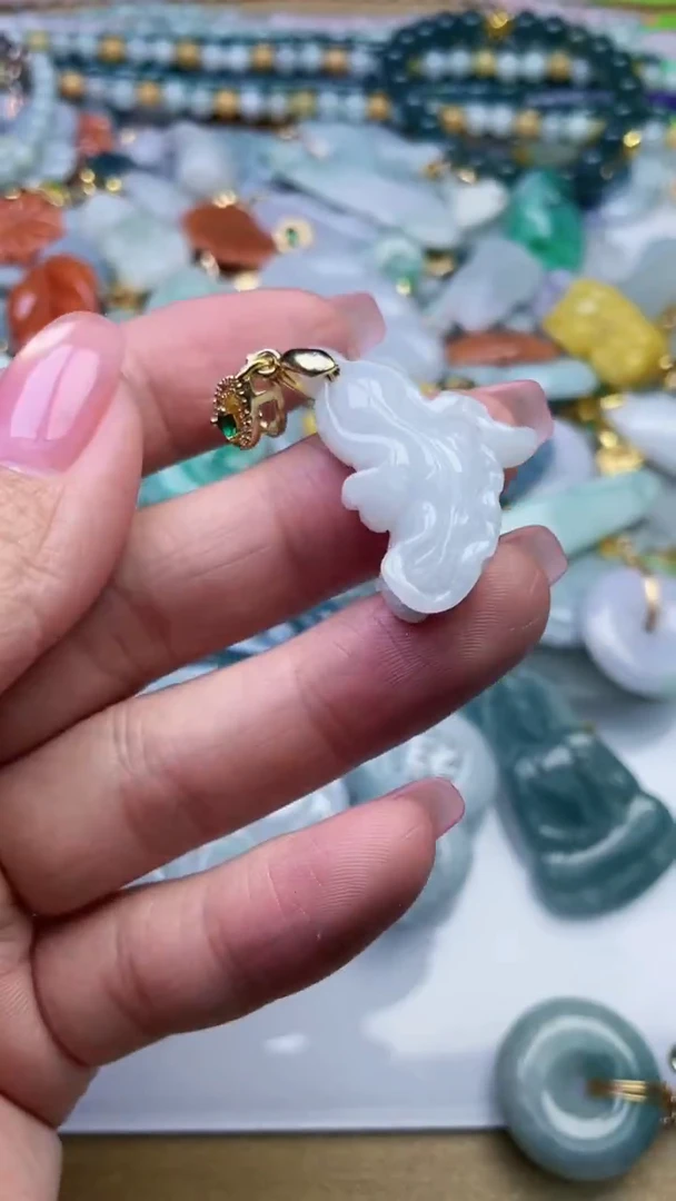 未镶嵌挂件翡翠1