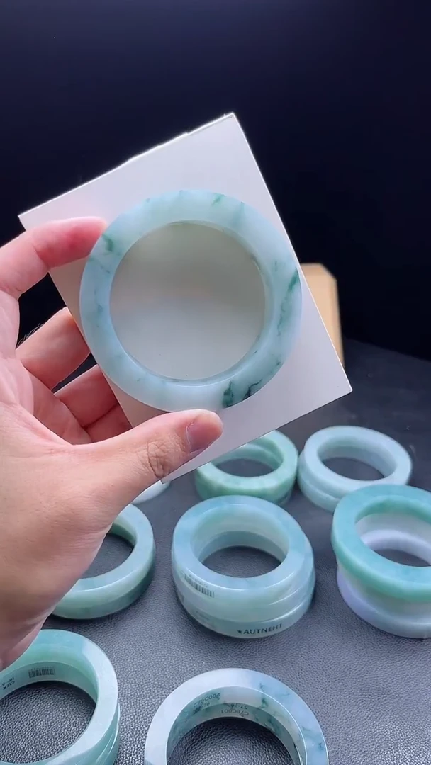 未镶嵌手镯定制翡翠海*梦定制