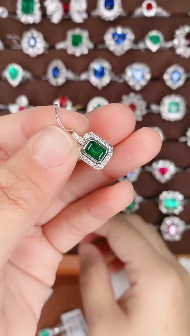 【闪购商品】祖母绿18K金吊坠18K金镶嵌1