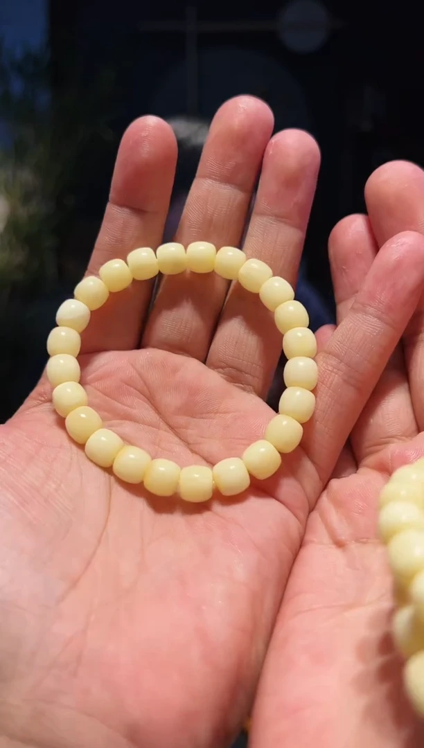 未镶嵌蜜蜡手串8+单圈