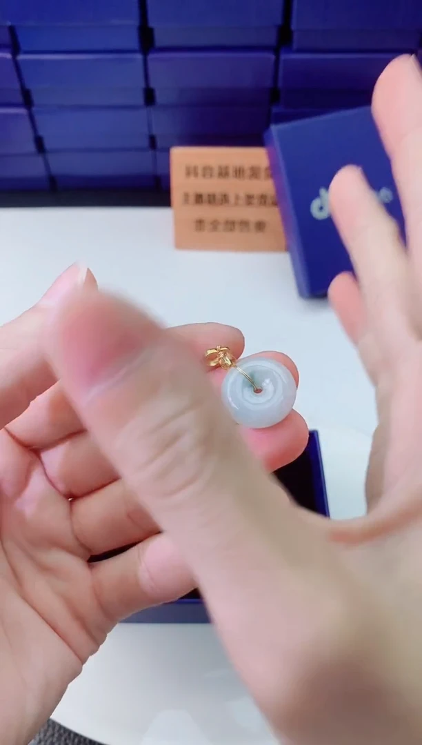翡翠未镶嵌颈饰