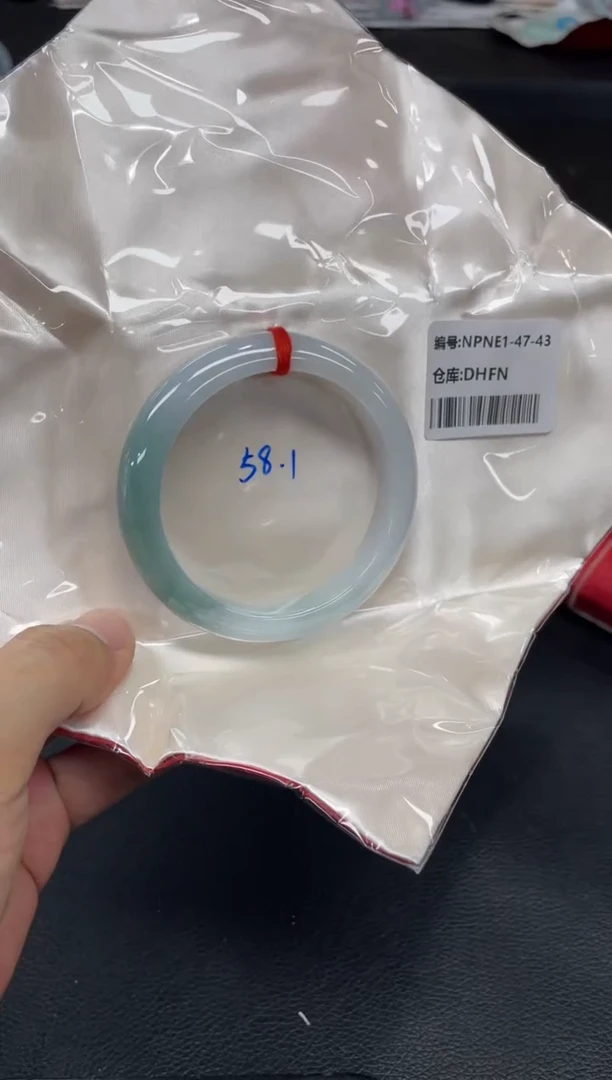 未镶嵌手镯翡翠M****、翡翠手镯