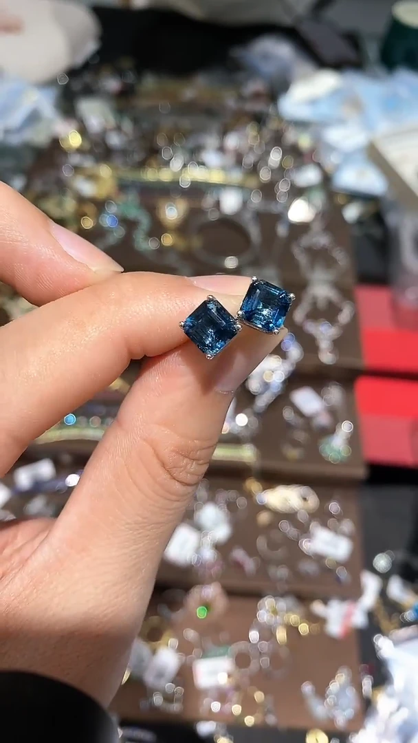 【闪购商品】托帕石耳饰银S925镶嵌耳钉