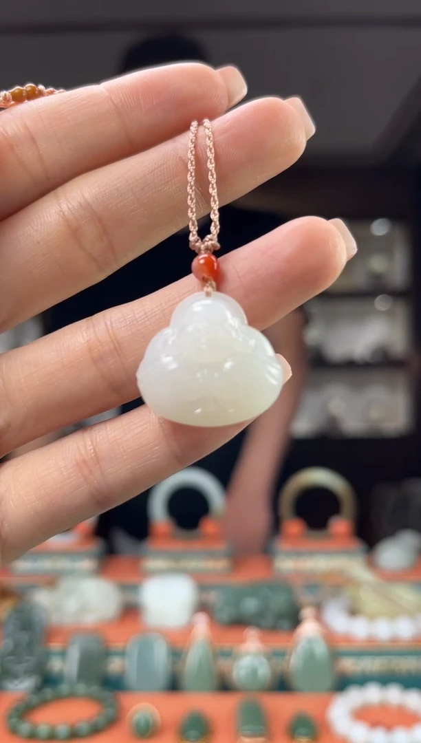 和田玉未镶嵌颈饰佩佩